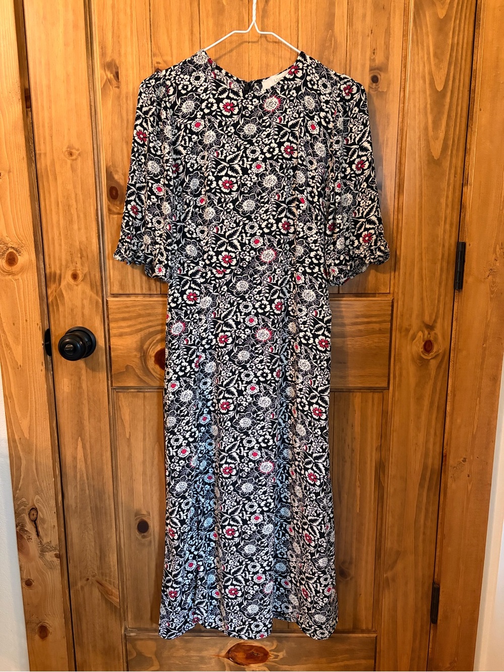 Loft floral midi dress 🖤